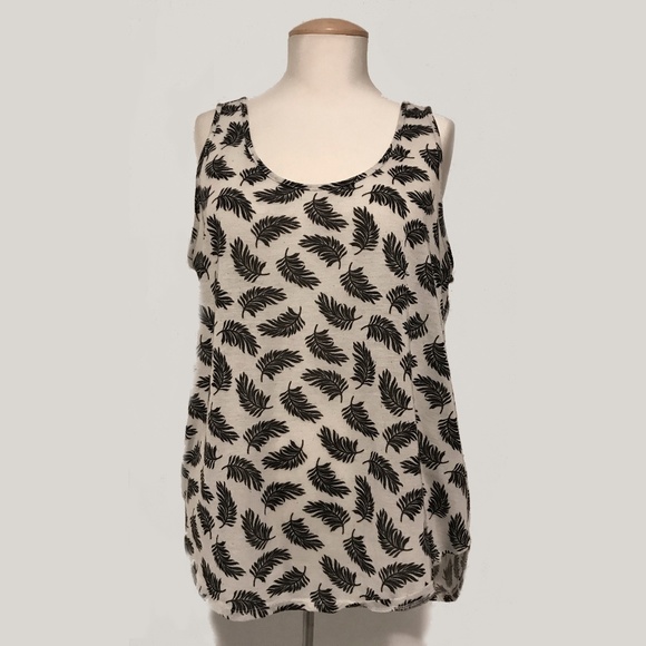 H&M Tops - ⏰ Last chance! Feather Tank